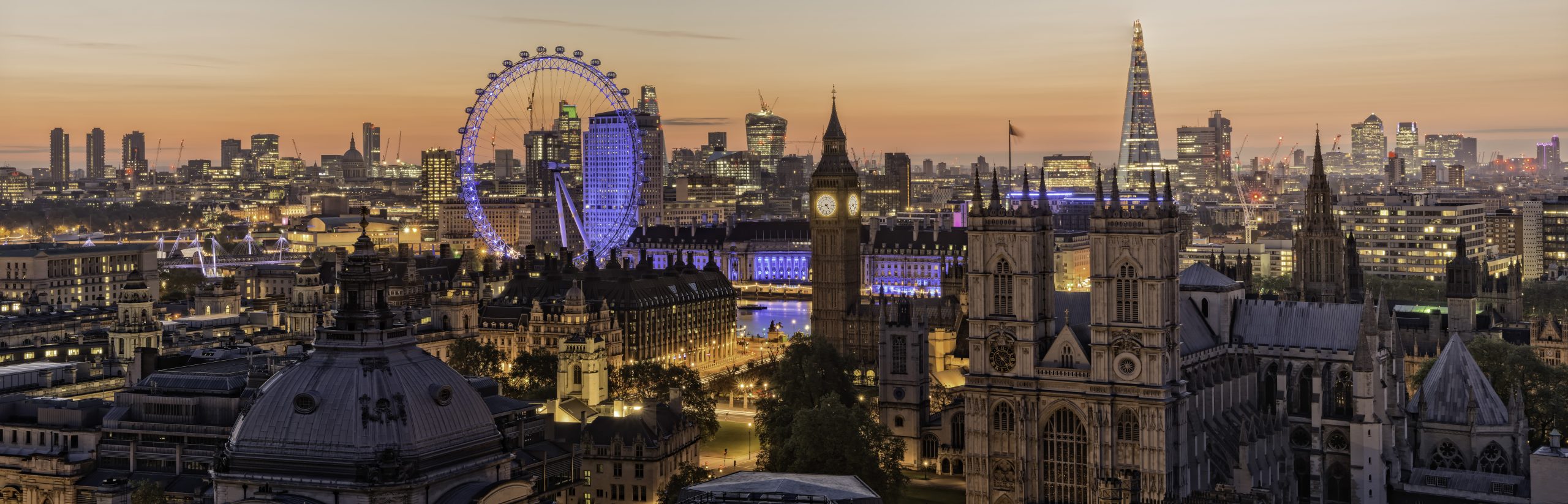 Fondo nocturno de la ciudad e Londres
